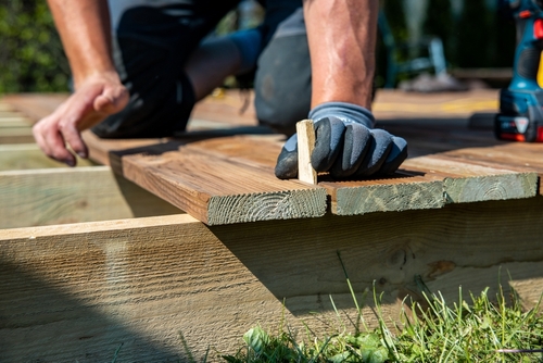 who are the leading custom deck builders in RI